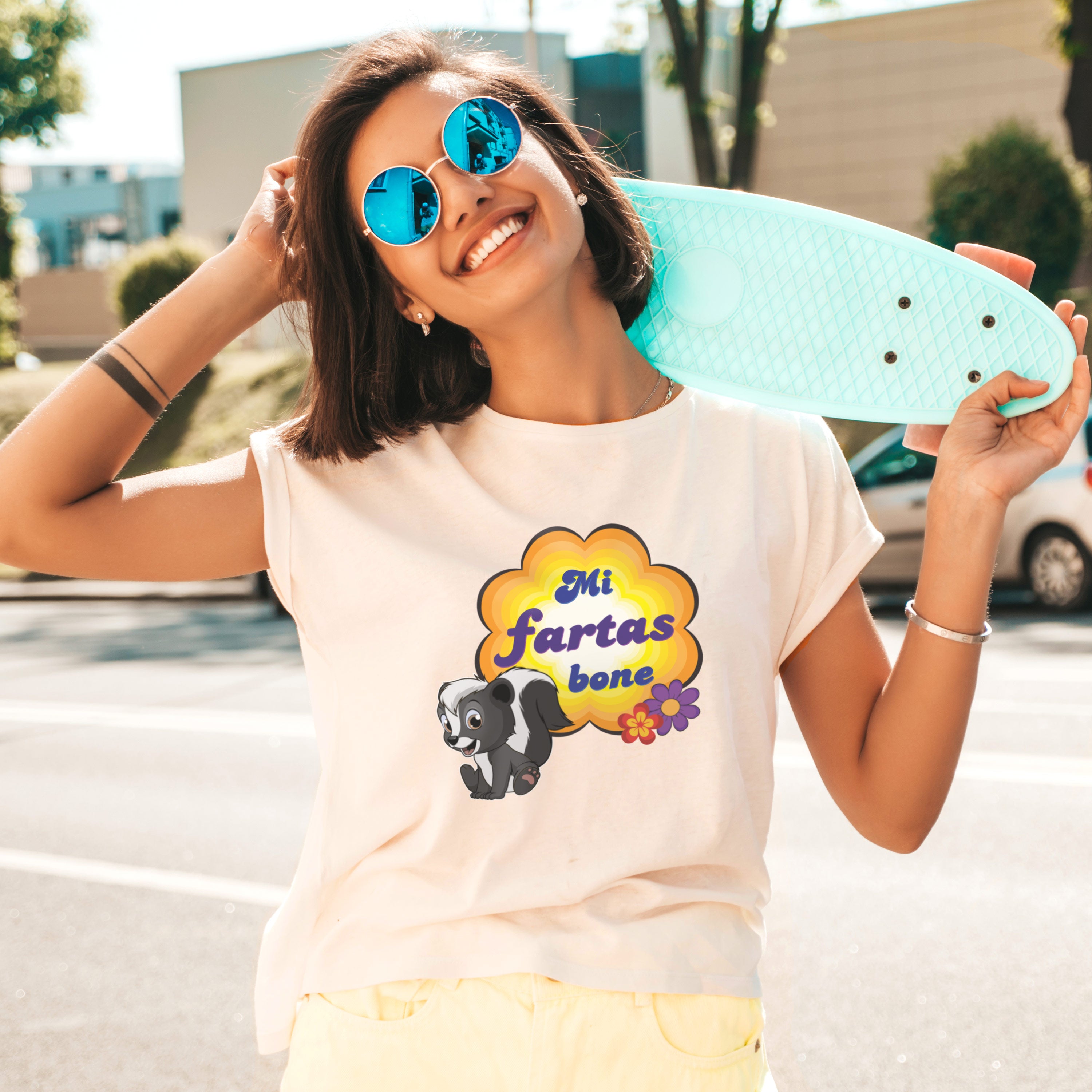 Mi Fartas Bone Womens T-shirt