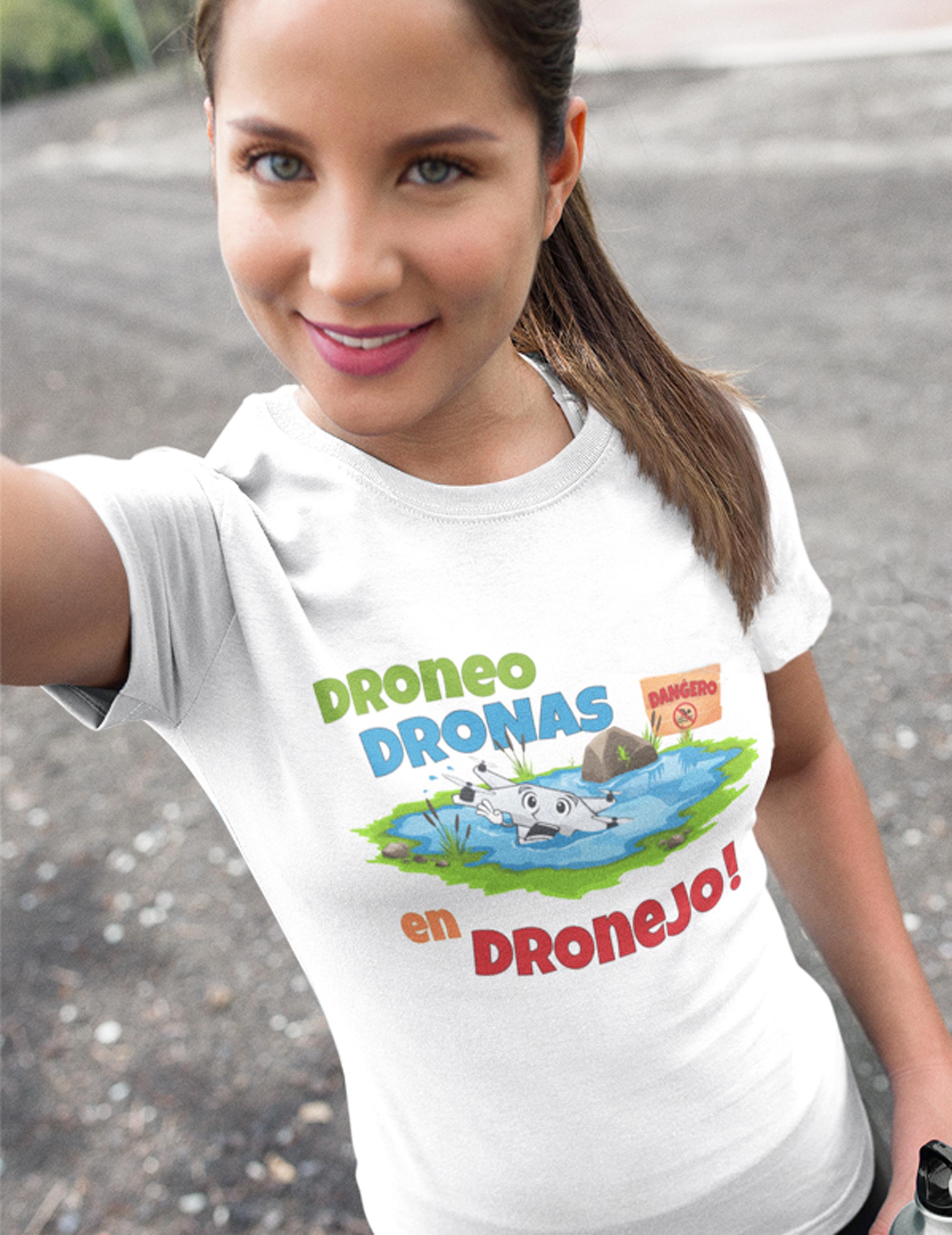 Droneo Dronas en Droneo Womens T-shirt